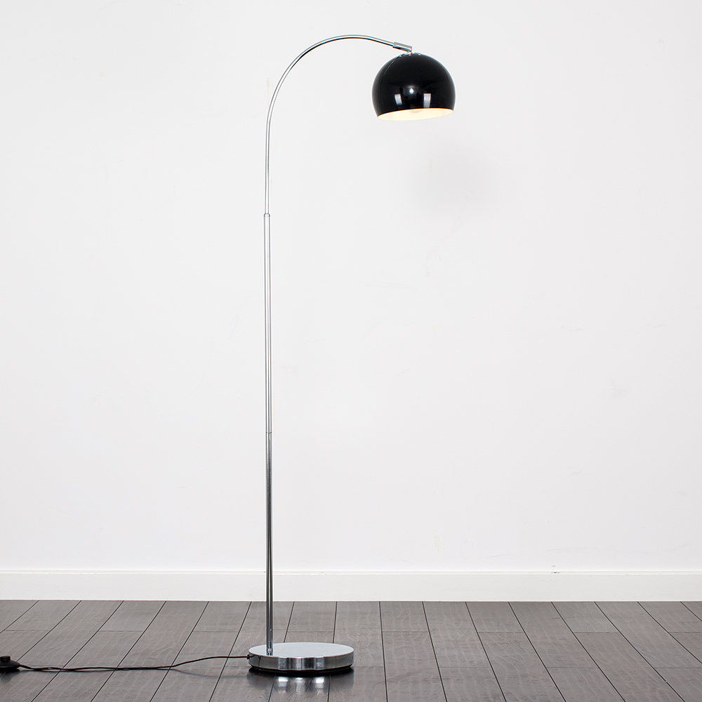 Curva Floor Lamp in Chrome with Black Shade