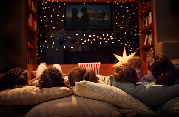 How to Create the Perfect Lighting for Movie Night